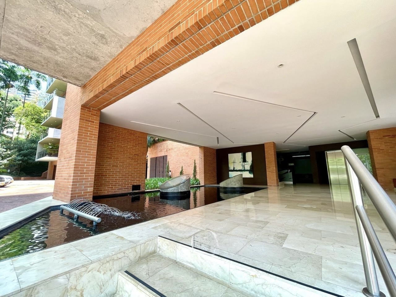 Apartamento en arriendo en Milla De Oro, Medellín · foto 2 de 19