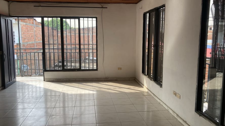 Apartamento en venta en Alirio Mora Beltran, Cali · foto 2 de 9