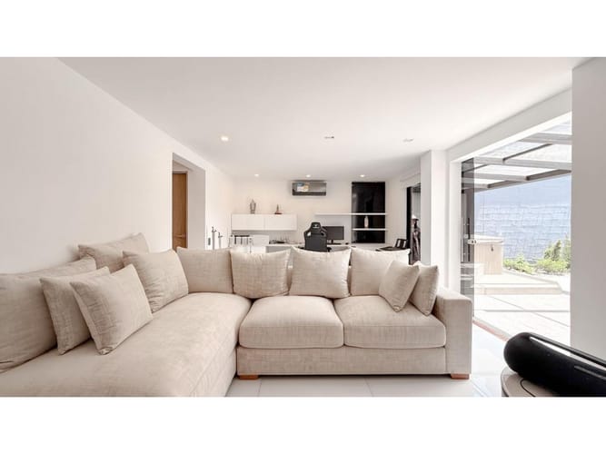 Casa de 4 alcobas en venta en Loma Benedictinos, Medellín, 234 m² · foto 5 de 24