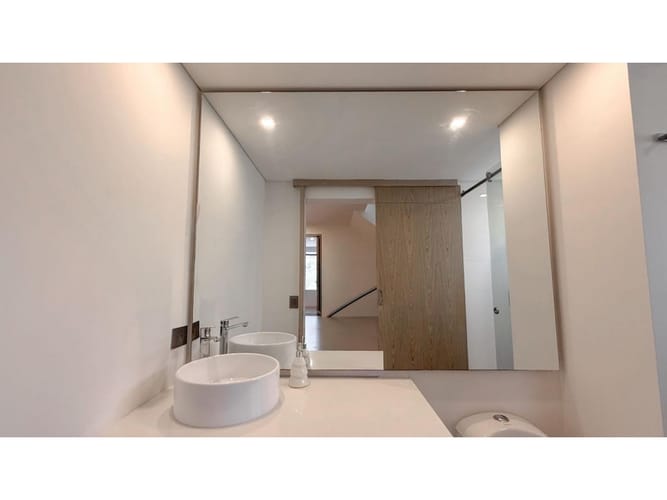 Casa de 4 alcobas en venta en Loma Benedictinos, Medellín, 234 m² · foto 6 de 24