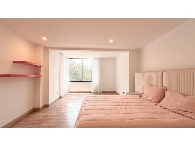 Casa de 4 alcobas en venta en Loma Benedictinos, Medellín, 234 m² · foto 7 de 24