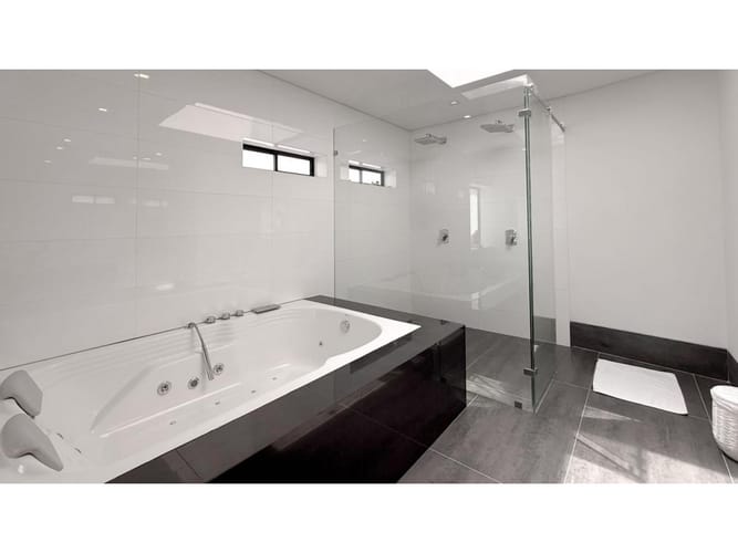 Casa de 4 alcobas en venta en Loma Benedictinos, Medellín, 234 m² · foto 10 de 24