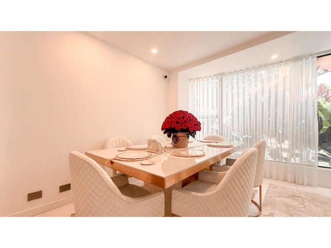 Casa de 4 alcobas en venta en Loma Benedictinos, Medellín, 234 m² · foto 13 de 24