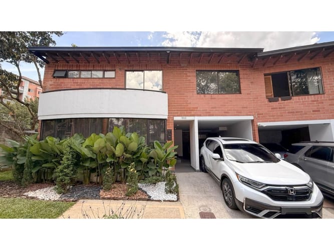 Casa de 4 alcobas en venta en Loma Benedictinos, Medellín, 234 m² · foto 14 de 24