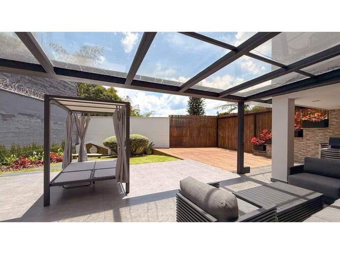 Casa de 4 alcobas en venta en Loma Benedictinos, Medellín, 234 m² · foto 15 de 24