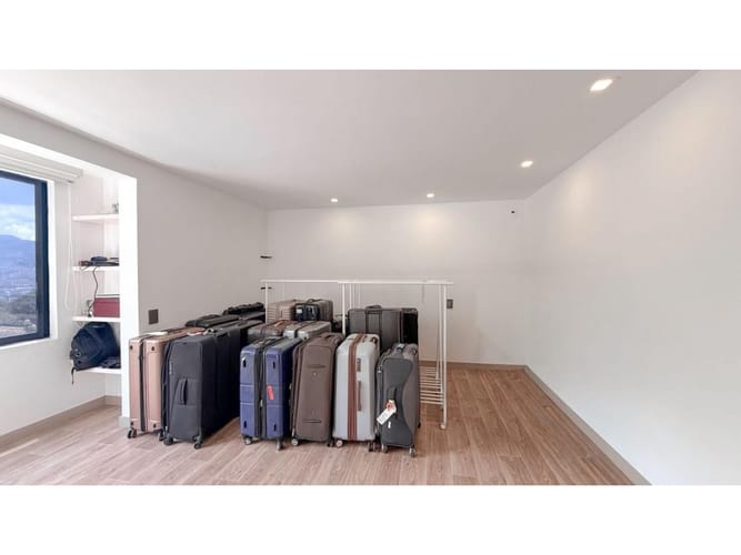 Casa de 4 alcobas en venta en Loma Benedictinos, Medellín, 234 m² · foto 17 de 24