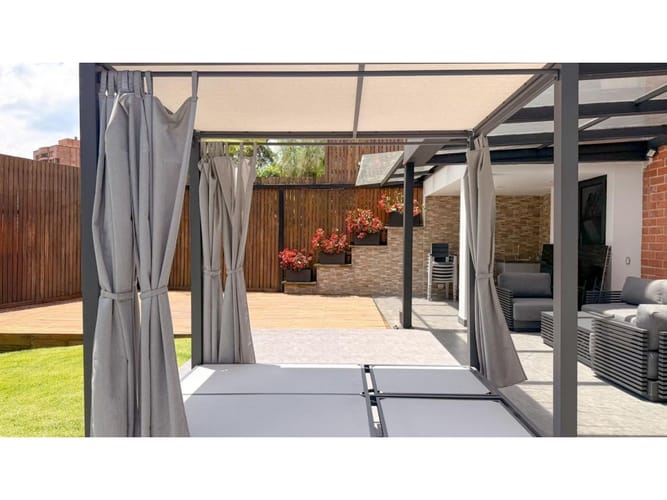 Casa de 4 alcobas en venta en Loma Benedictinos, Medellín, 234 m² · foto 18 de 24