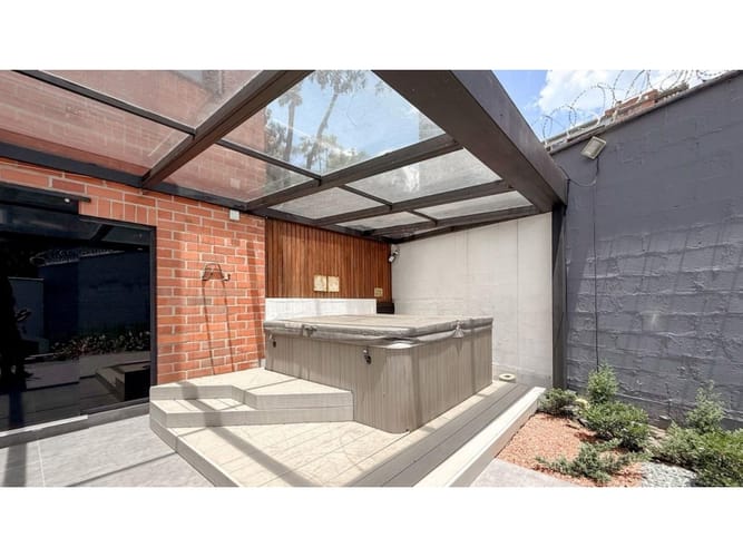 Casa de 4 alcobas en venta en Loma Benedictinos, Medellín, 234 m² · foto 21 de 24