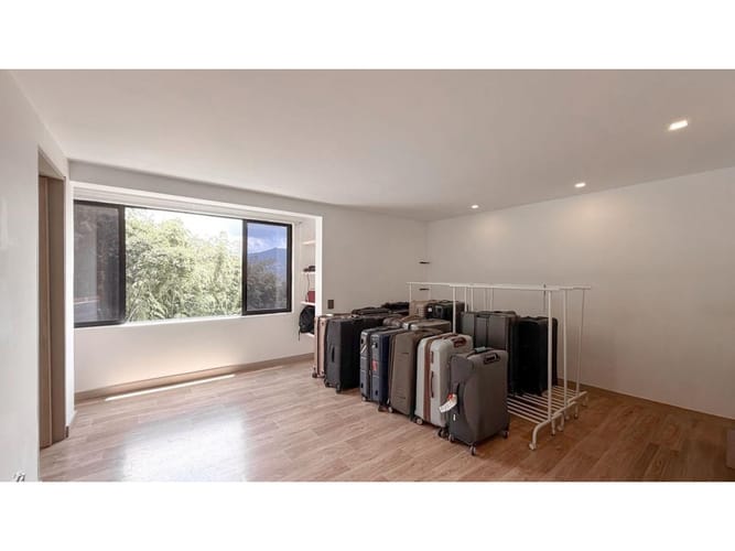 Casa de 4 alcobas en venta en Loma Benedictinos, Medellín, 234 m² · foto 22 de 24