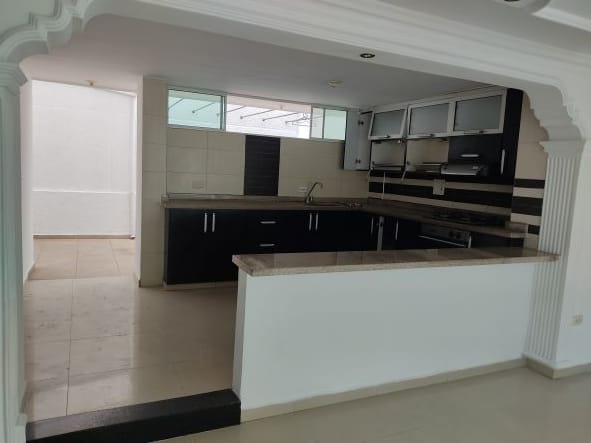 Casa de 5 alcobas en venta en Granjas De Provenza, Bucaramanga, 198 m² · foto 4 de 19