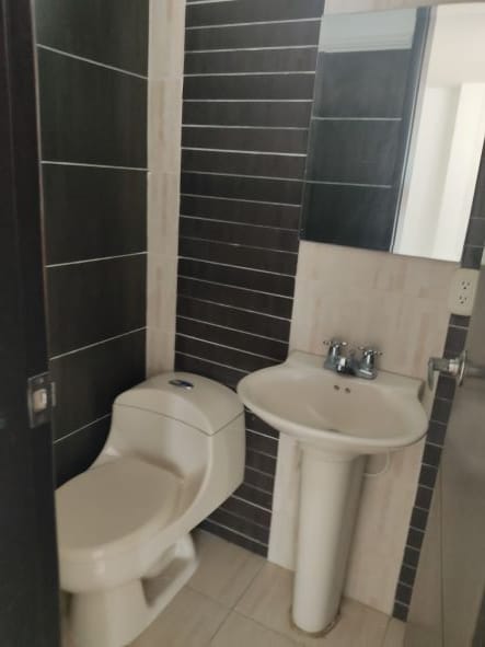 Casa de 5 alcobas en venta en Granjas De Provenza, Bucaramanga, 198 m² · foto 7 de 19