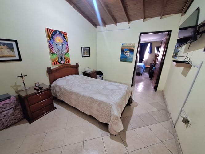 Casa de 6 alcobas en venta en Belén, Medellín, 90 m² · foto 2 de 13