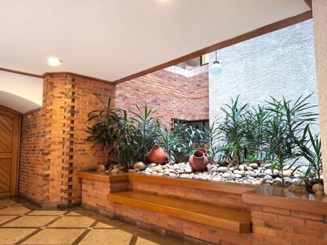 Apartamento de 3 alcobas en venta en La Carolina, Bogotá, 222 m² · foto 3 de 23