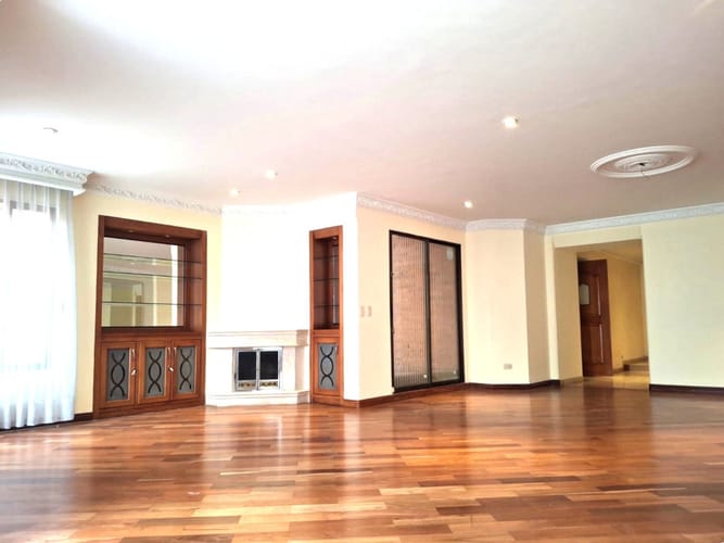Apartamento de 3 alcobas en venta en La Carolina, Bogotá, 222 m² · foto 4 de 23