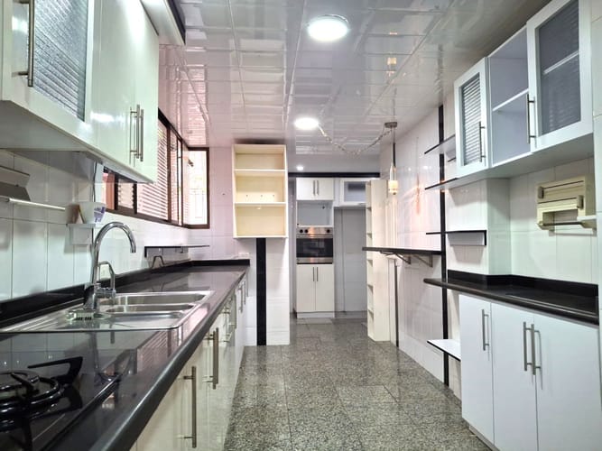Apartamento de 3 alcobas en venta en La Carolina, Bogotá, 222 m² · foto 11 de 23