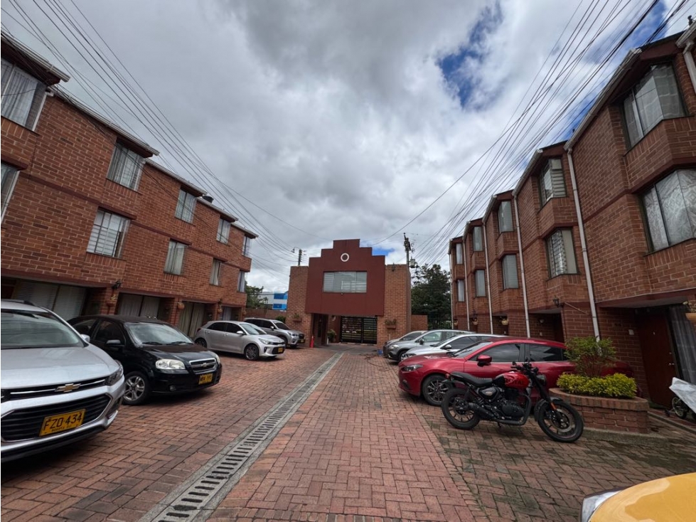 Casa en venta en Portales Del Norte, Bogotá · foto 3 de 23