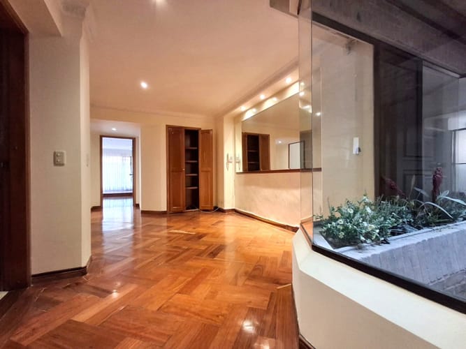 Apartamento de 3 alcobas en venta en La Carolina, Bogotá, 222 m² · foto 14 de 23