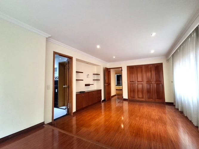 Apartamento de 3 alcobas en venta en La Carolina, Bogotá, 222 m² · foto 20 de 23