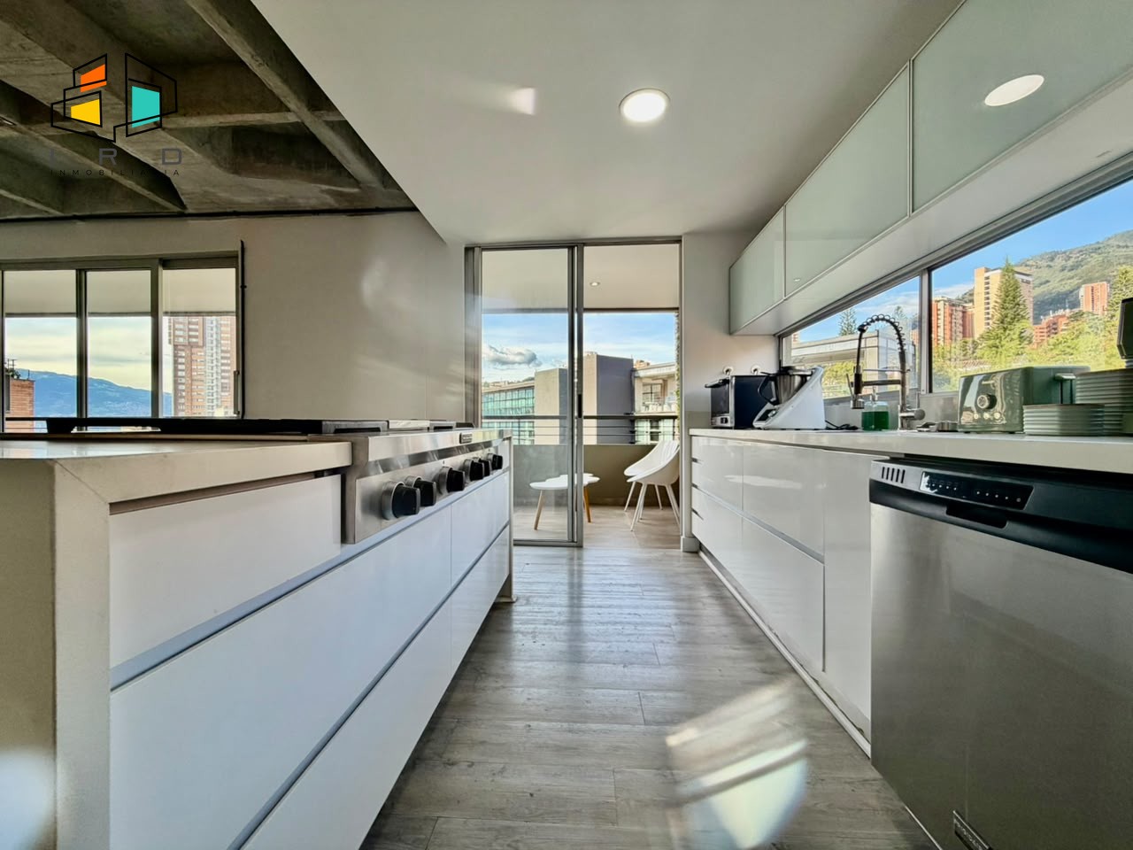 Apartamento en arriendo en El Poblado, Medellín · foto 4 de 24