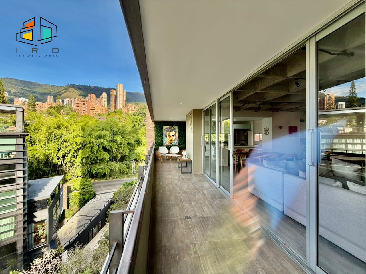 Apartamento en arriendo en El Poblado, Medellín · foto 3 de 24