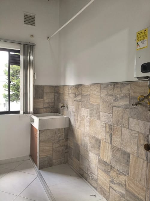 Apartamento de 3 alcobas en arriendo en Cristobal, Medellín, 120 m² · foto 5 de 10