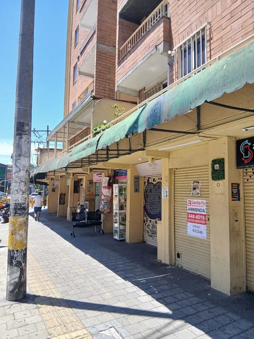 Local en arriendo en El Chagualo, Medellín, 10 m² · foto 2 de 7