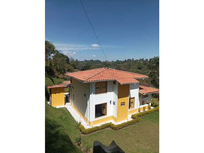 Casa de 4 alcobas en venta en El Convento, Marinilla, 253 m² · foto 3 de 24