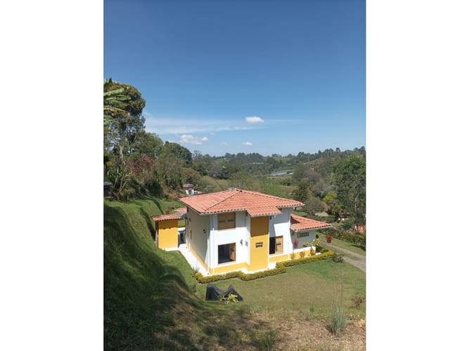 Casa de 4 alcobas en venta en El Convento, Marinilla, 253 m² · foto 4 de 24
