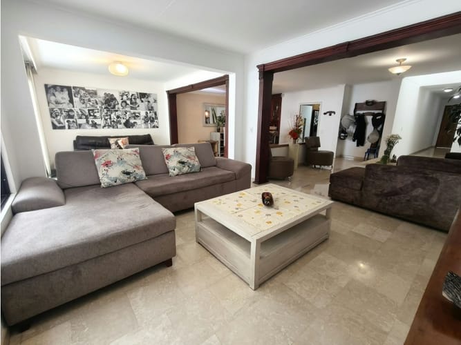 Casa de 4 alcobas en venta en Altos Del Poblado, Medellín, 266 m² · foto 4 de 24