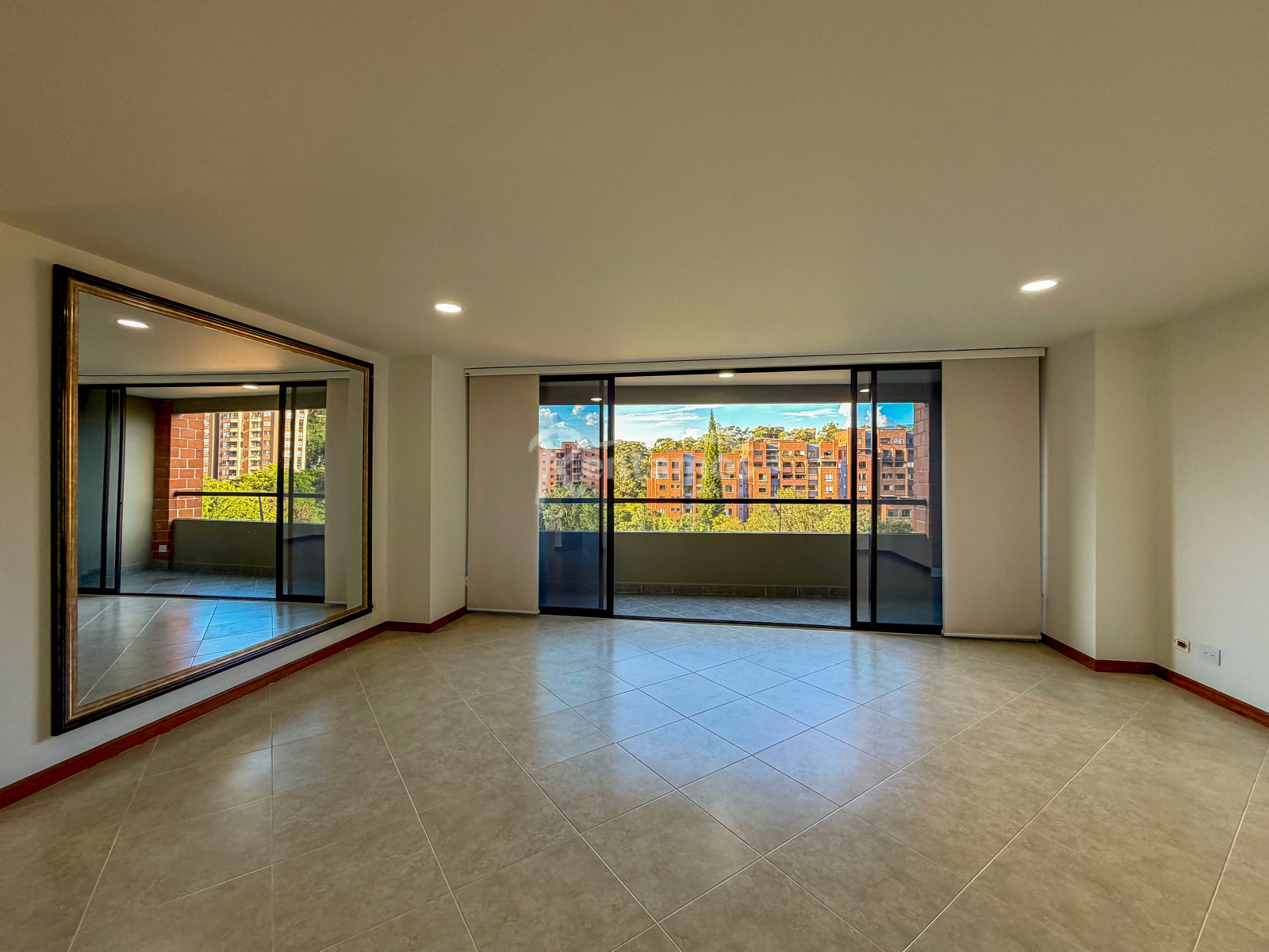 Apartamento en arriendo en La Frontera, Medellín · foto 2 de 22