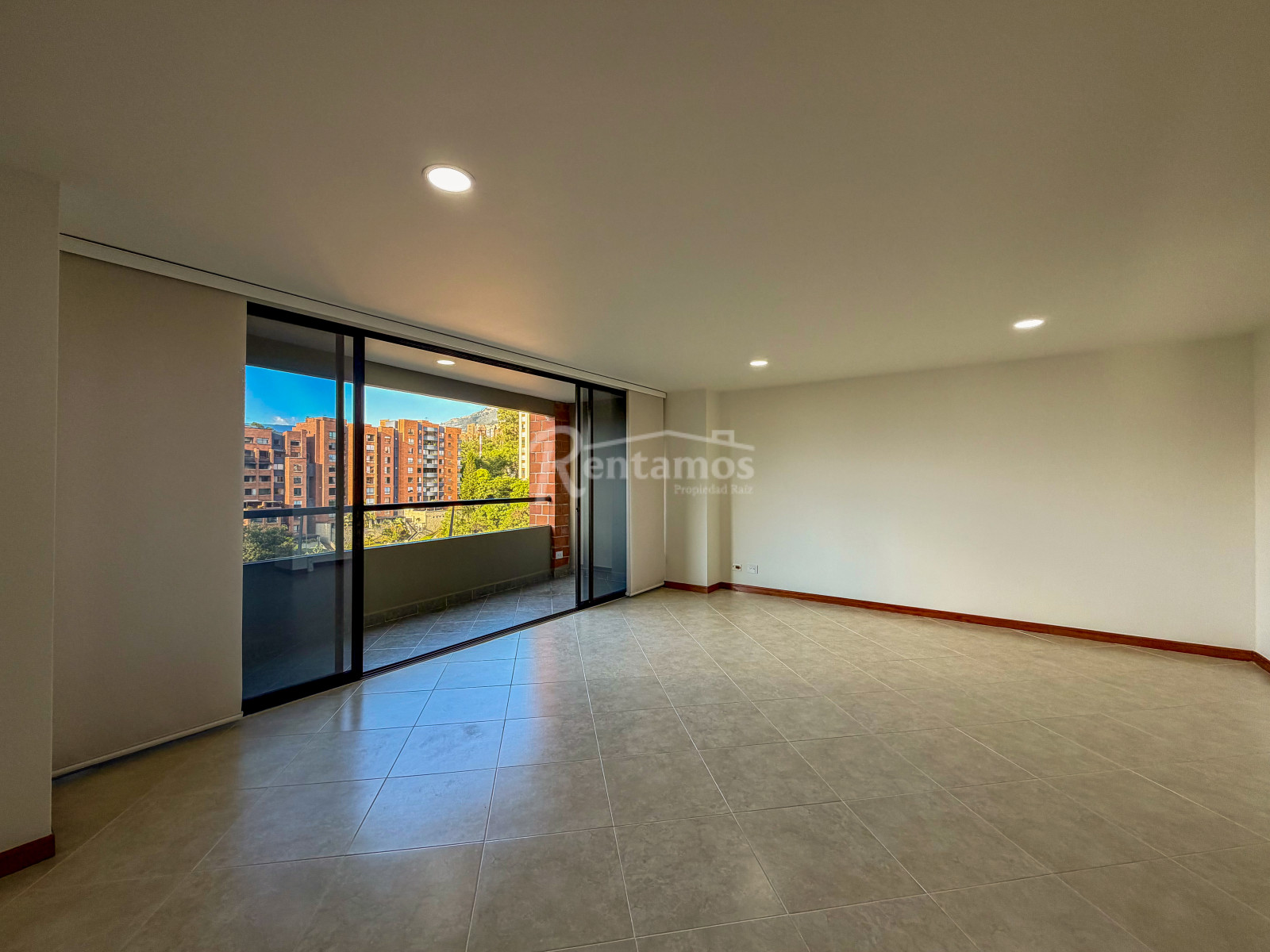 Apartamento en arriendo en La Frontera, Medellín · foto 3 de 22
