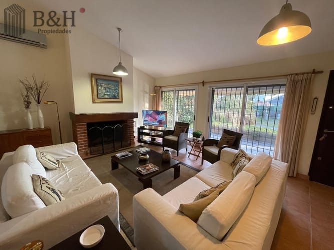 Casa 4 dormitorios en Venta, Alquiler anual y de verano · Foto 3