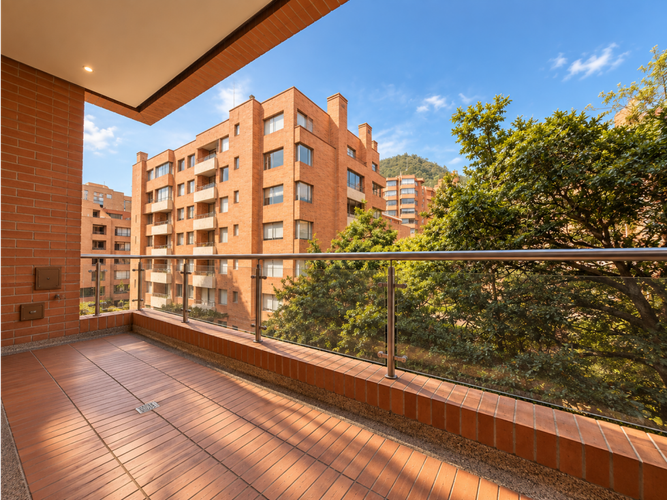 Apartamento de 3 alcobas en venta en Los Rosales, Bogotá, 200 m² · foto 10 de 24