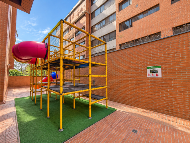 Apartamento de 3 alcobas en venta en Los Rosales, Bogotá, 200 m² · foto 24 de 24