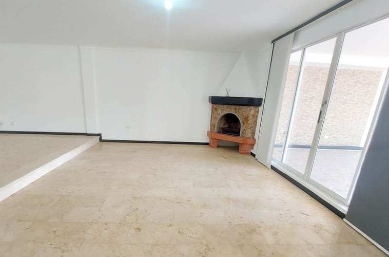 Casa de 5 alcobas en venta en La Calera, Medellín, 400 m² · foto 2 de 17