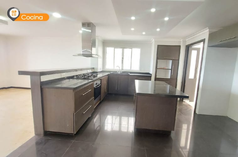 Casa de 5 alcobas en venta en La Calera, Medellín, 400 m² · foto 3 de 17