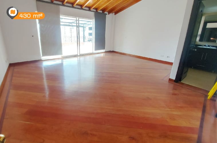 Casa de 5 alcobas en venta en La Calera, Medellín, 400 m² · foto 5 de 17