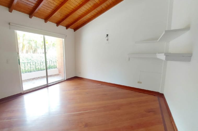 Casa de 5 alcobas en venta en La Calera, Medellín, 400 m² · foto 7 de 17