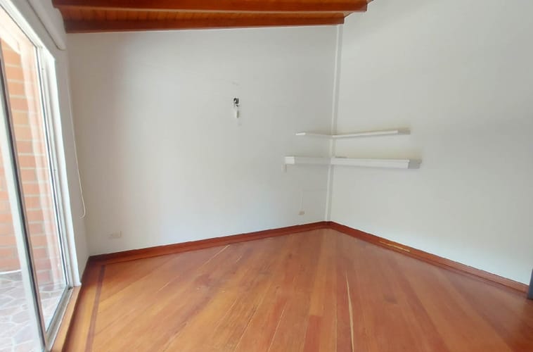 Casa de 5 alcobas en venta en La Calera, Medellín, 400 m² · foto 8 de 17