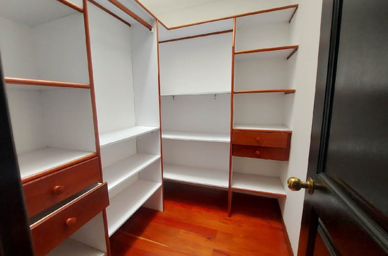 Casa de 5 alcobas en venta en La Calera, Medellín, 400 m² · foto 10 de 17