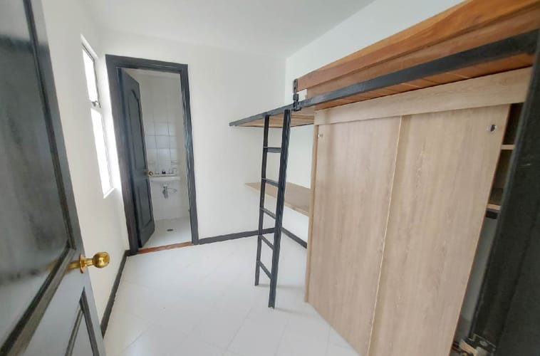 Casa de 5 alcobas en venta en La Calera, Medellín, 400 m² · foto 11 de 17