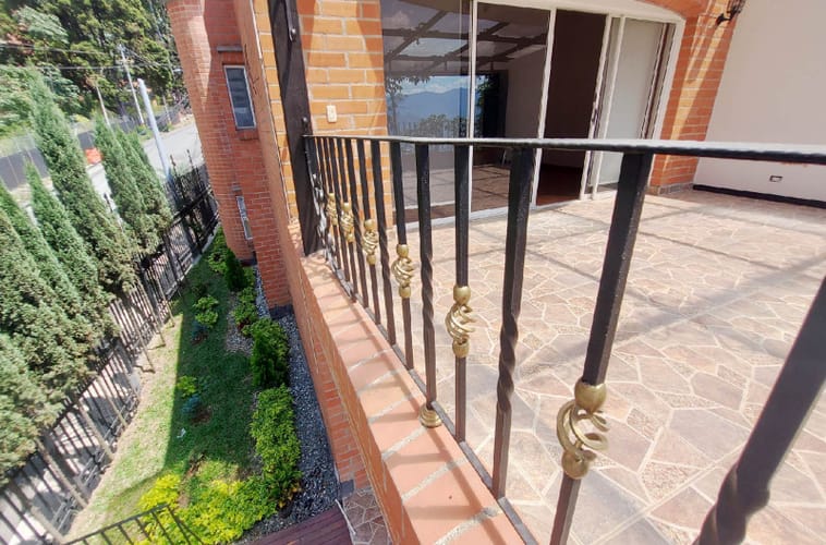 Casa de 5 alcobas en venta en La Calera, Medellín, 400 m² · foto 16 de 17