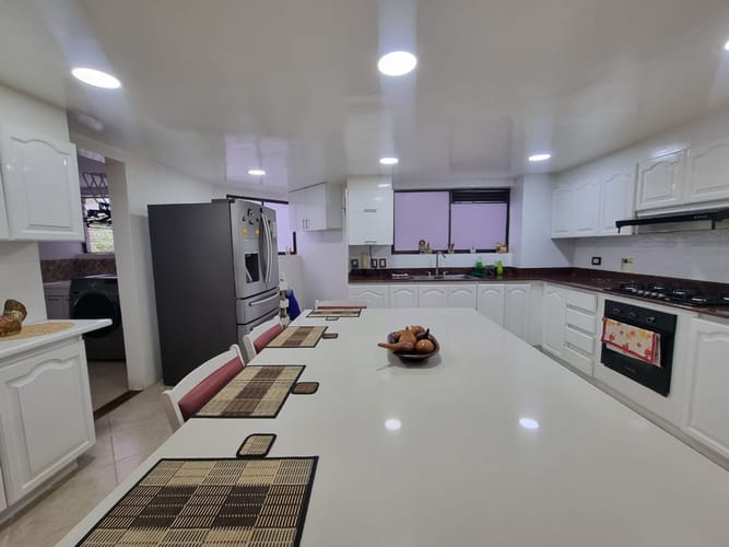 Apartamento de 3 alcobas en venta en El Poblado, Medellín, 202 m² · foto 6 de 18
