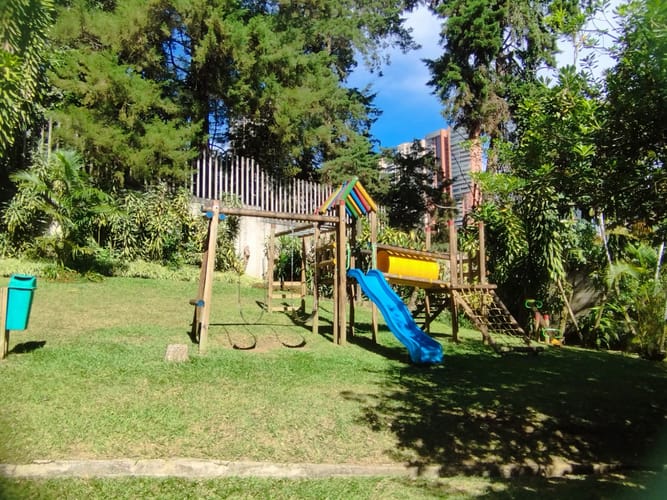 Apartamento de 3 alcobas en venta en El Poblado, Medellín, 202 m² · foto 16 de 18