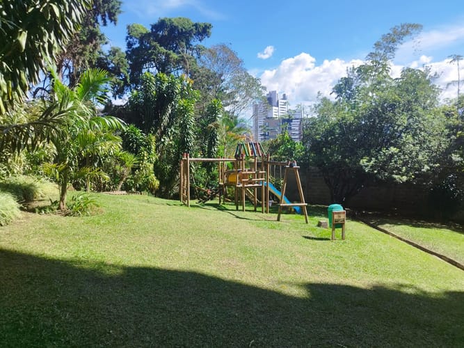 Apartamento de 3 alcobas en venta en El Poblado, Medellín, 202 m² · foto 17 de 18