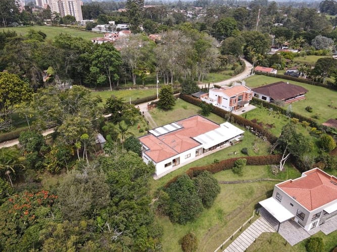 Casa de 4 alcobas en venta en El Faro, Rionegro, 410 m² · foto 2 de 24