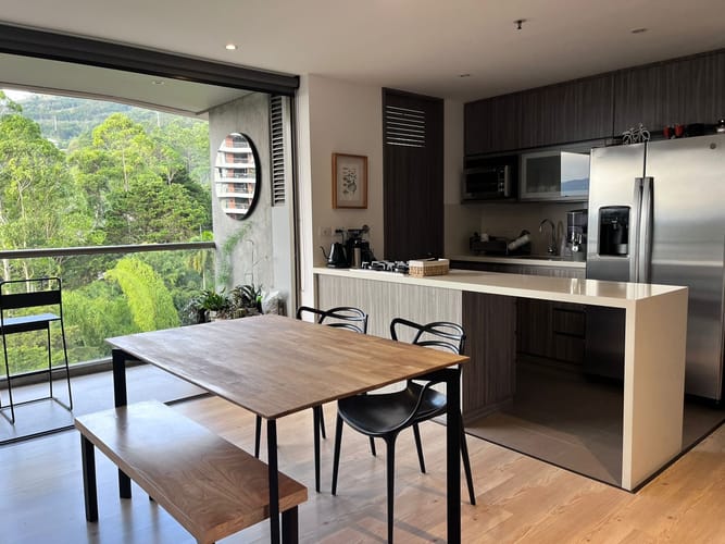 Apartamento de 2 alcobas en arriendo en El Poblado, Medellín, 95 m² · foto 2 de 6