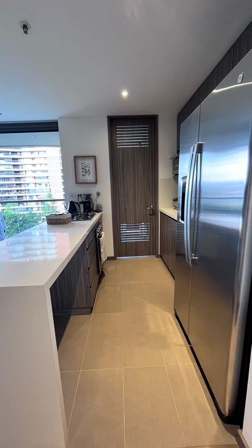 Apartamento de 2 alcobas en arriendo en El Poblado, Medellín, 95 m² · foto 4 de 6