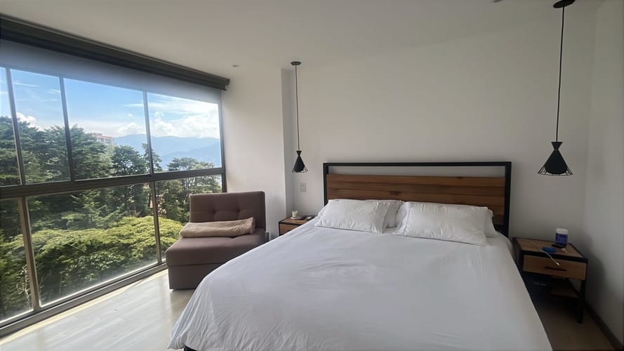 Apartamento de 2 alcobas en arriendo en El Poblado, Medellín, 95 m² · foto 5 de 6