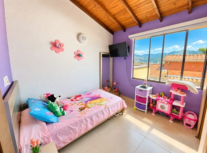 Casa de 3 alcobas en venta en Las Antillas, Envigado, 140 m² · foto 9 de 11